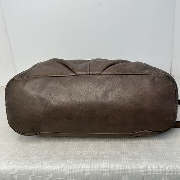 B Makowsky Puddy/Gray Soft Leather Handbag Purse - Picture 5 of 8